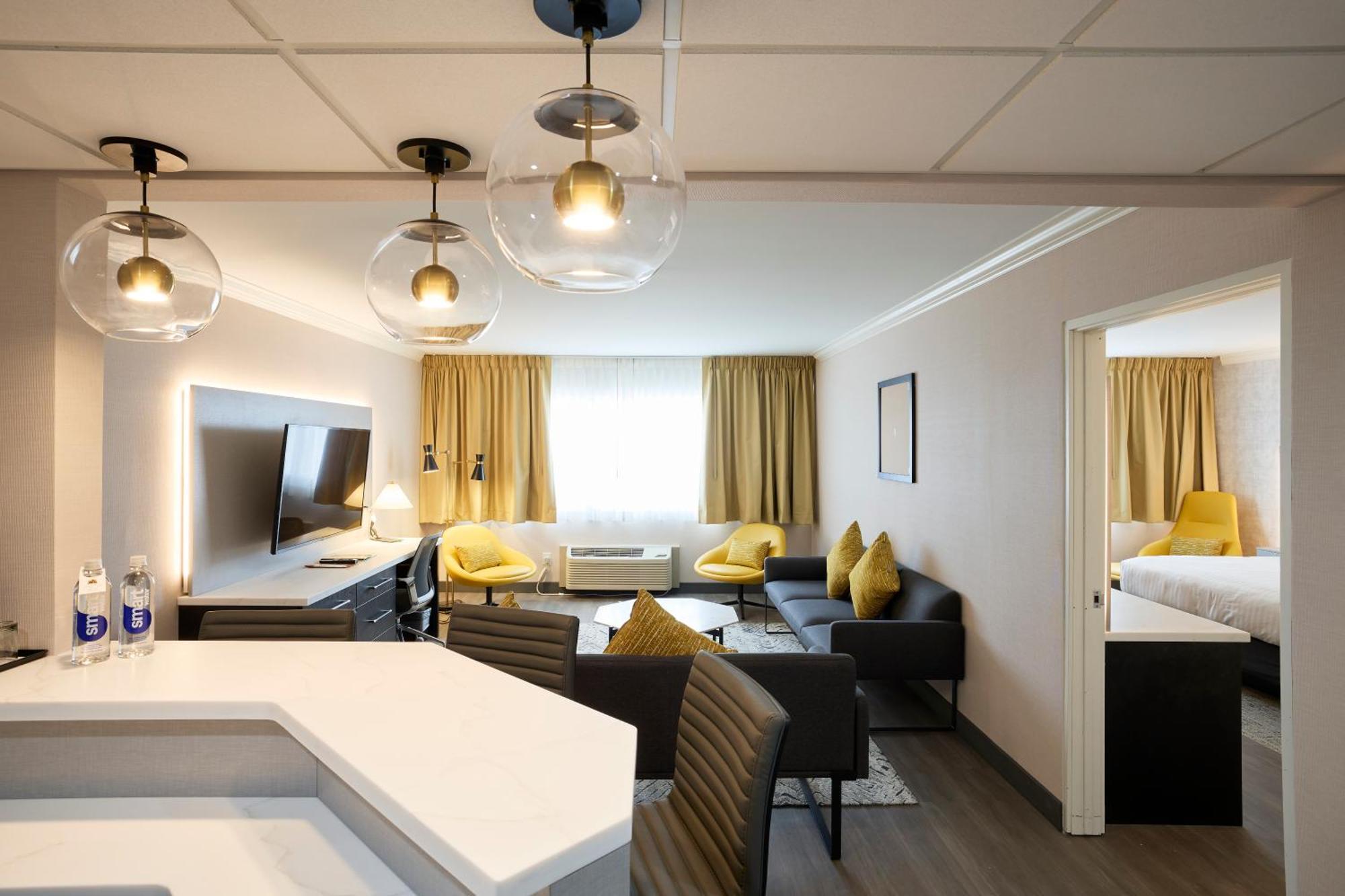 Gateway Hotel And Conference Center Эймс Экстерьер фото