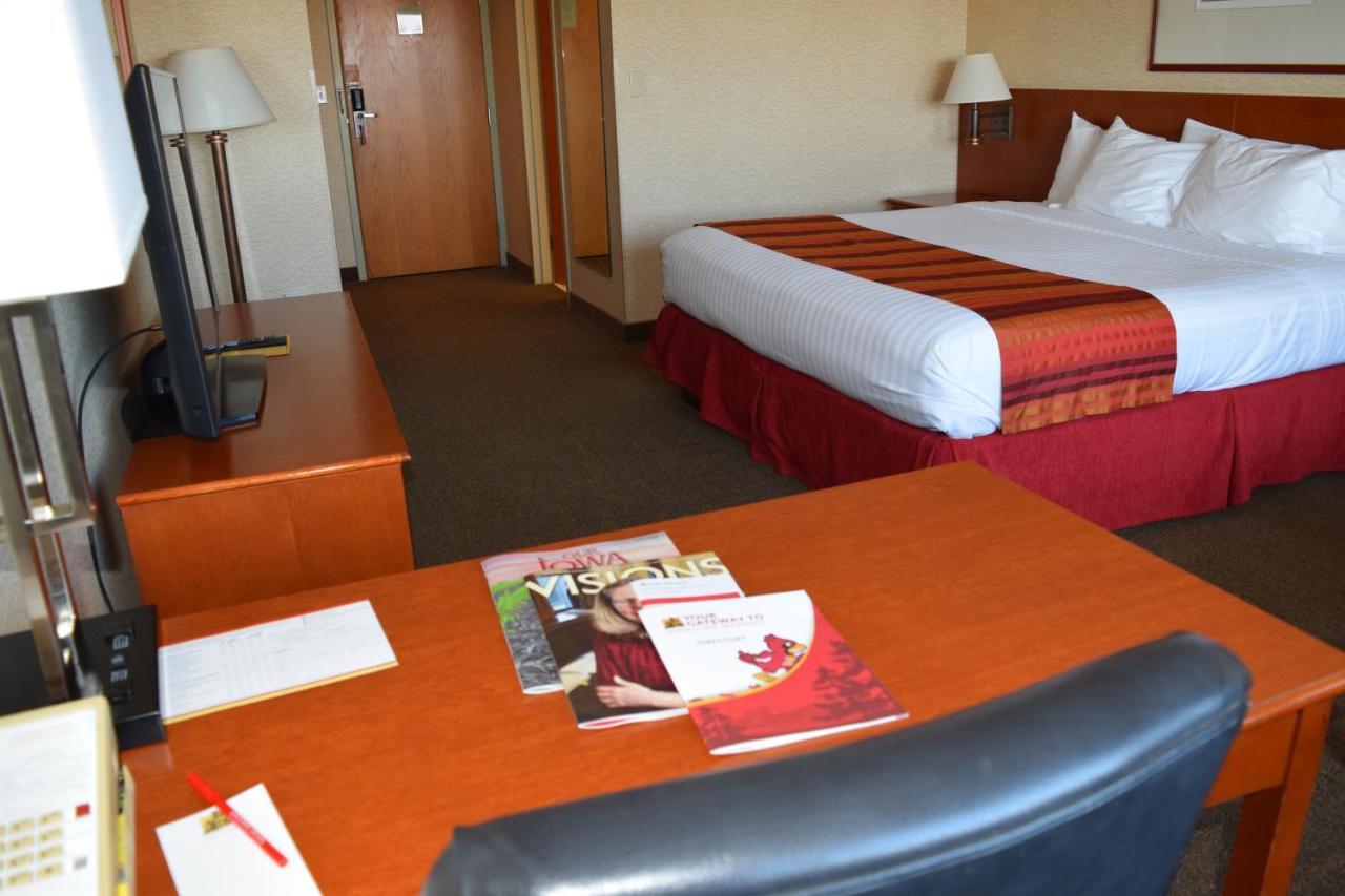 Gateway Hotel And Conference Center Эймс Экстерьер фото